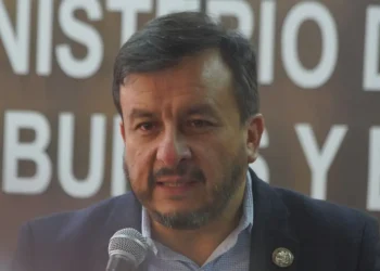 Sin censura en el Legislativo, Transporte insiste en renuncia de Medinaceli