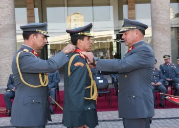 Chile condecora a comandante boliviano con la ‘Cruz de la Victoria’