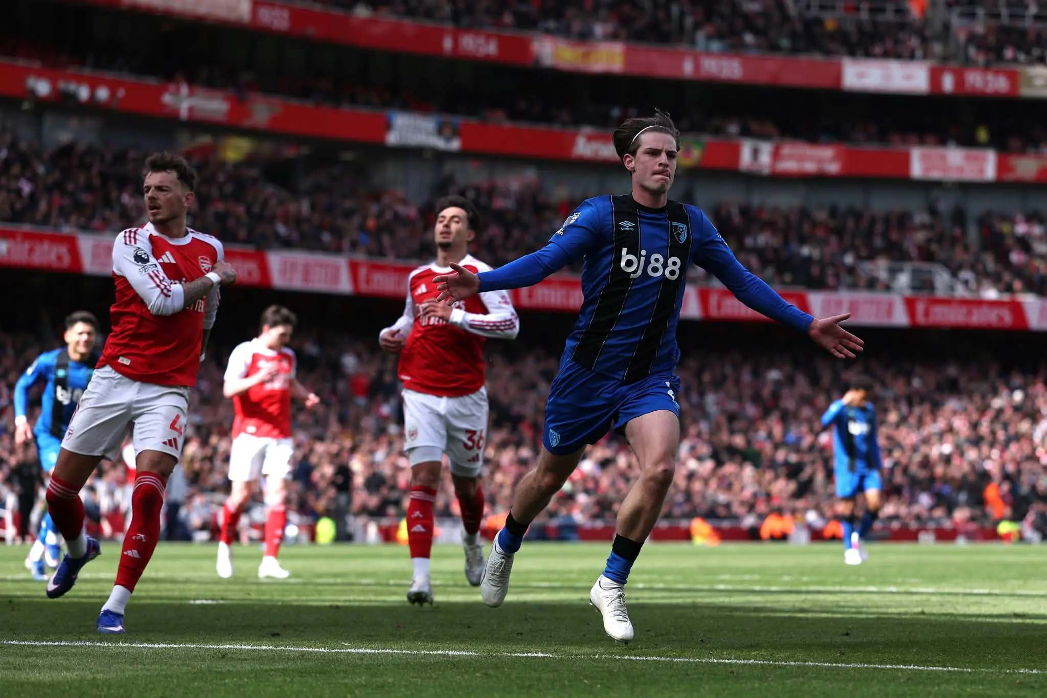Bournemouth derrota a Arsenal y relanza lucha por la Premier