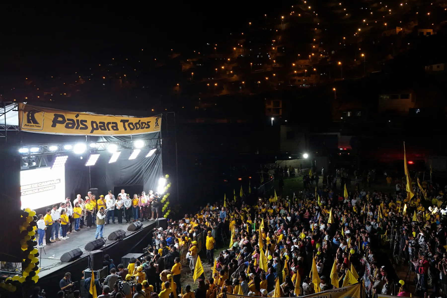 Hubo masivos cierres de campaña en Lima/AFP