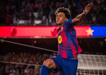 El Barça golea en derbi ante el Espanyol (4-1) y acaricia el título