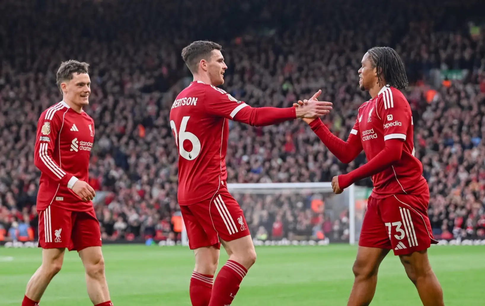 Liverpool muestra mejor cara ante Fulham (2-0) antes de recibir al PSG