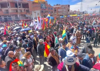 Cabildo exige rebaja salarial de legisladores y fija plazo al Legislativo