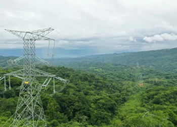 Bolivia elimina monopolio estatal en el mercado eléctrico