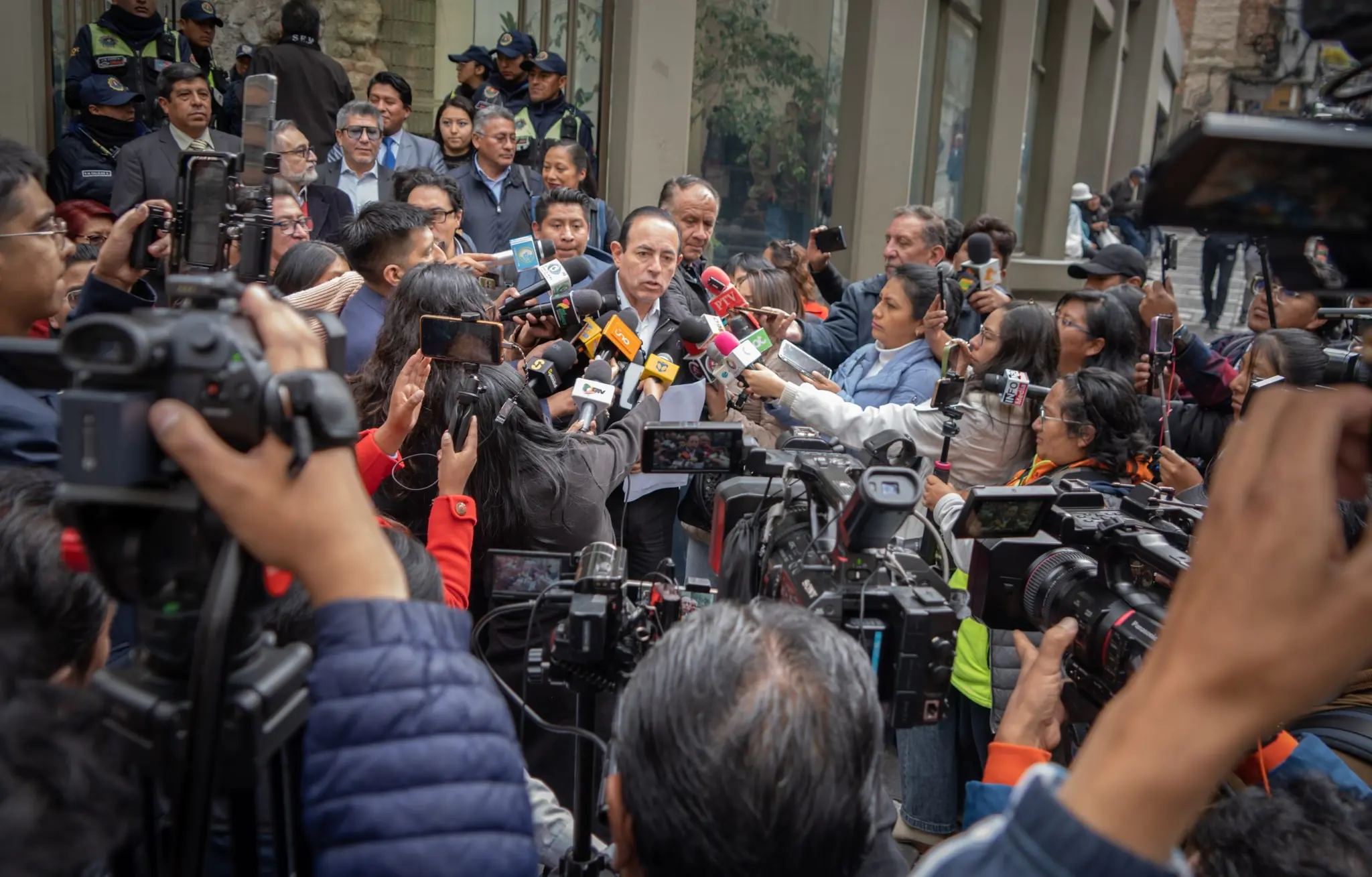 Comisión de transición denuncia que Alcaldía de La Paz está cerrada y sin personal