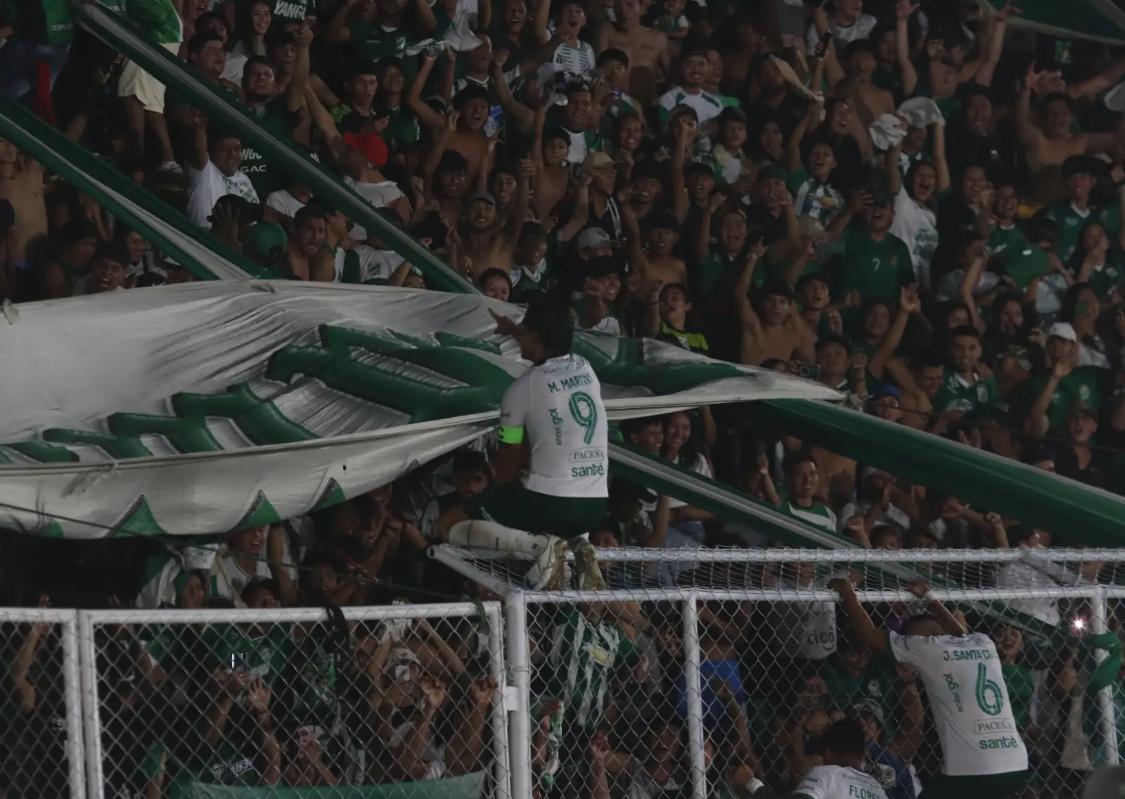 Un Martins polémico, dedica sus goles al DT Óscar Villegas