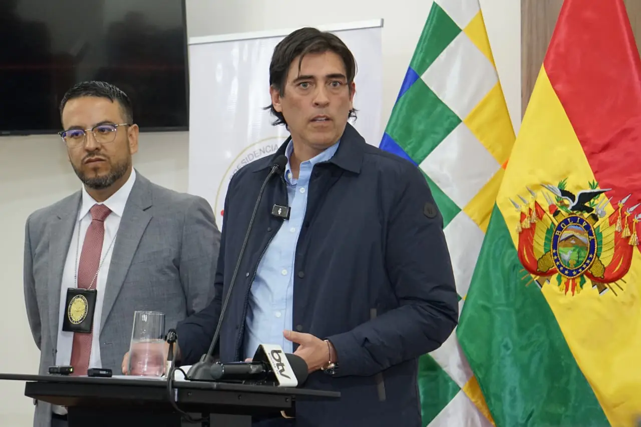 Gobierno espera hallar sobrevivientes en aeronave que cayó en Cochabamba