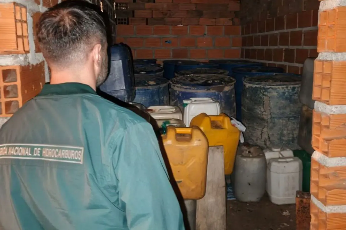 Comisan más de 7.700 litros de gasolina de acopio ilegal en Sucre