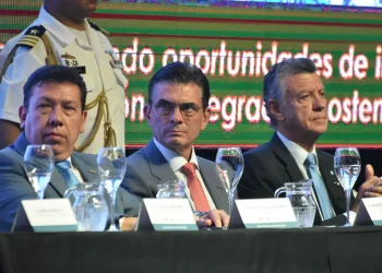 Paz plantea un ‘capitalismo para todos’ y apuesta por apertura internacional