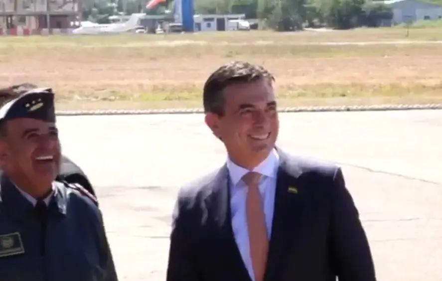Paz llega a Tarija para participar en los actos conmemorativos