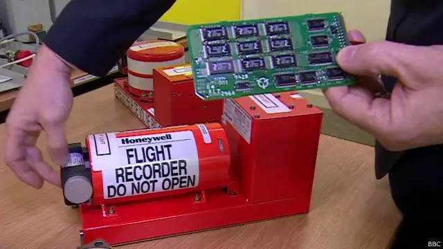Las cajas negras registran todo lo ocurrido en el avión/BBC
