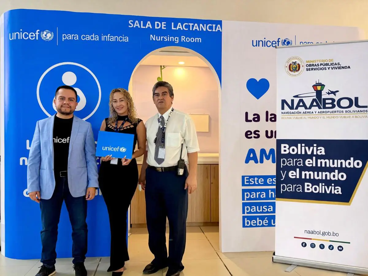 Representantes de Unicef Bolivia y Naabol en la inauguración de la sala de lactancia materna. FOTO: Naabol
