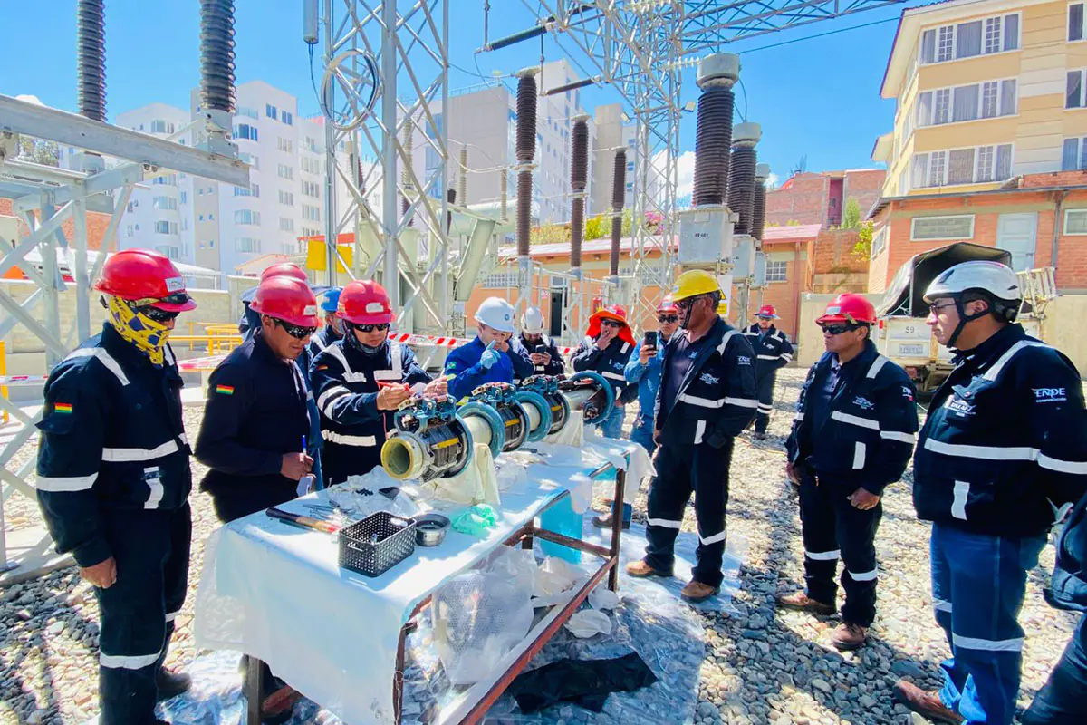 ENDE y Delapaz activan mantenimiento para mejorar servicio eléctrico en La Paz