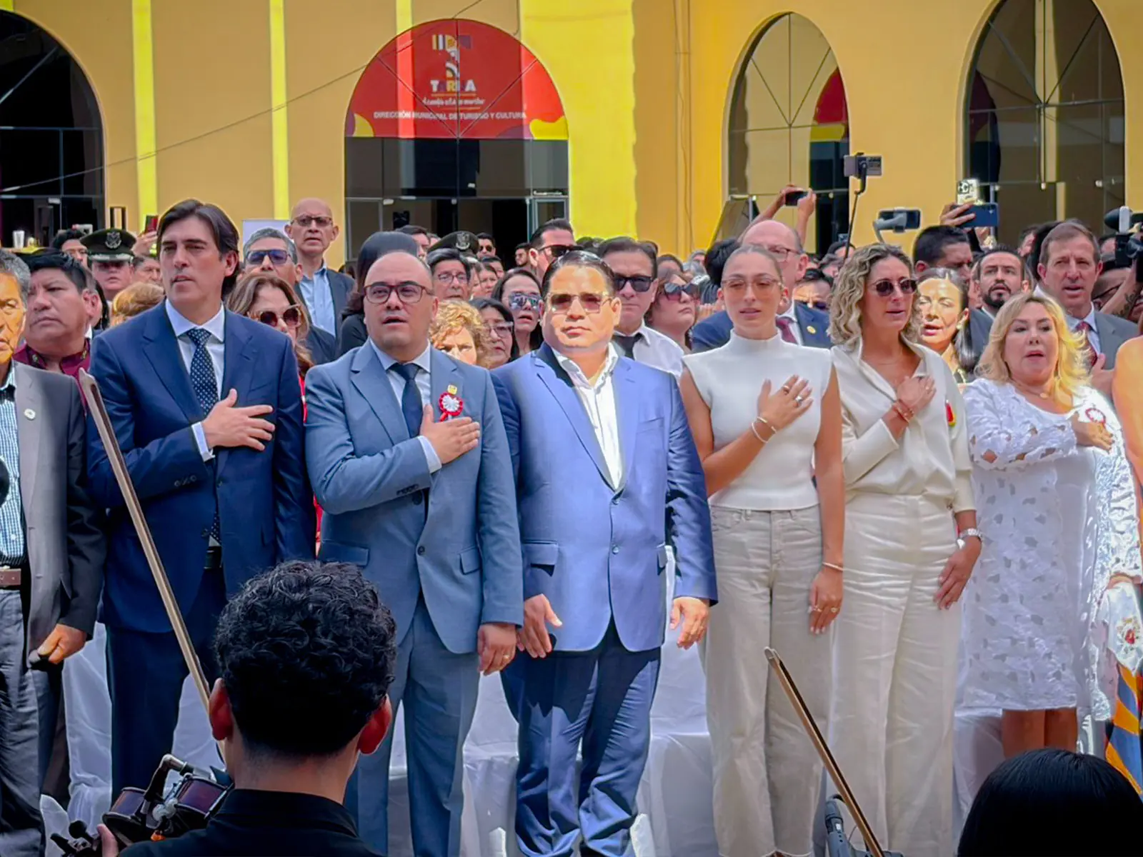 Paz respalda a Ávila y resalta su papel en ‘sacar la democracia adelante’