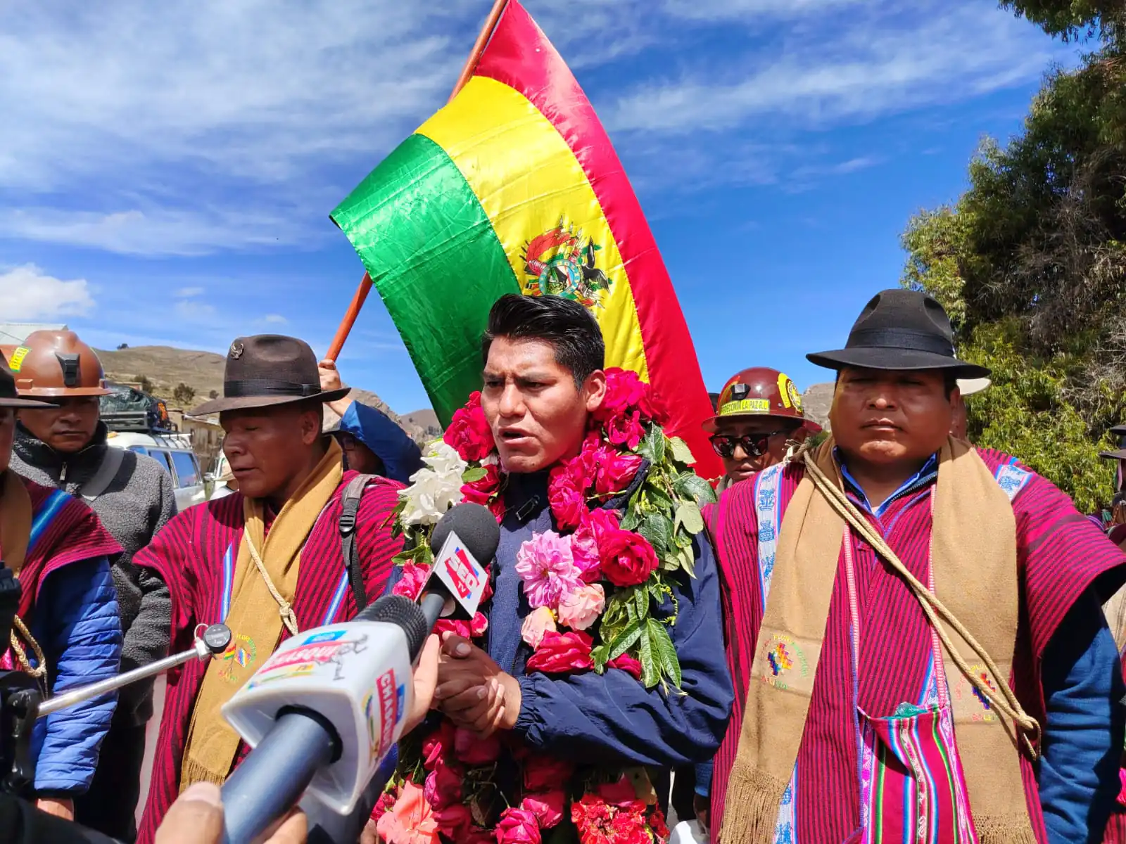 A días del balotaje, Yahuasi lidera una marcha para exigir la contienda en La Paz