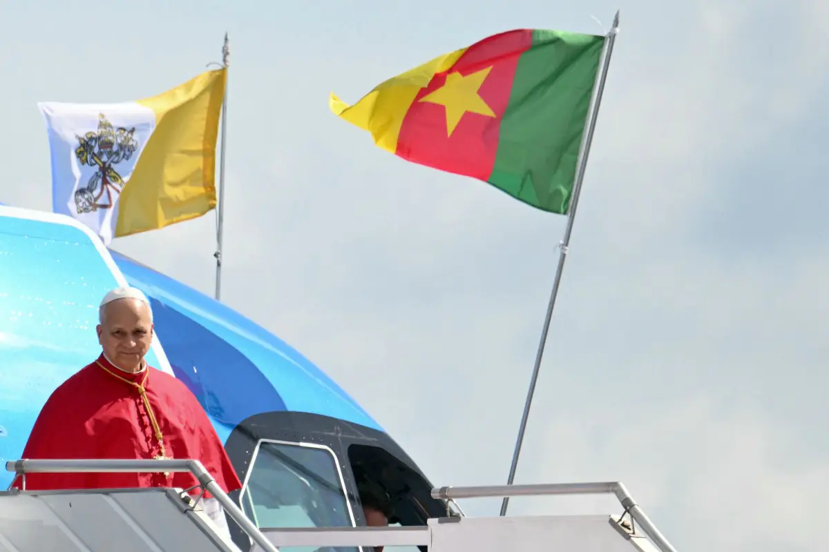 El papa León XIV llega al aeropuerto internacional de Yaoundé Nsimalen/AFP