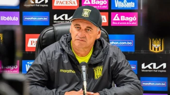 The Strongest es sancionado por FIFA por una deuda con Carlos Bustos
