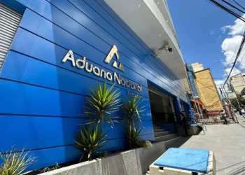 La Aduana alerta sobre personas que ofrecen cargos a cambio de dinero