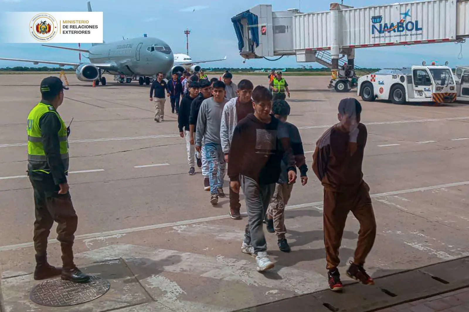 Gobierno activa operativo para asistir a bolivianos expulsados de Chile