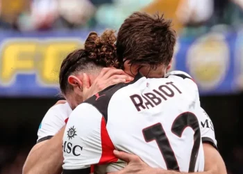 Milan gana en Verona y prácticamente sella su billete a la Champions