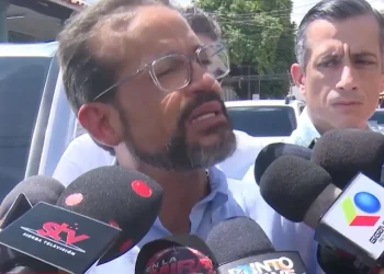 Camacho vota en la segunda vuelta y augura un futuro mejor para Santa Cruz