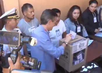 Paz vota en Tarija y plantea mejorar la normativa electoral