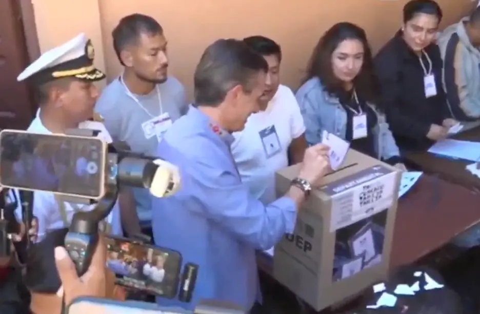 Paz vota en Tarija y plantea mejorar la normativa electoral