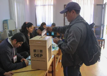 Comienzan a cerrar las mesas de sufragio y jurados inician con el conteo de votos