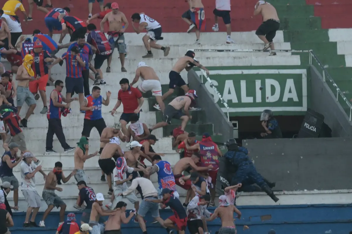 Suspenden clásico paraguayo por bochornosa violencia