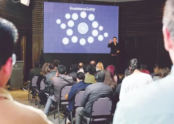 Datec lanza Lucy: un ecosistema de agentes de IA que vende por WhatsApp