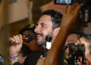 Velasco inicia transición en Santa Cruz y advierte crisis en la Gobernación
