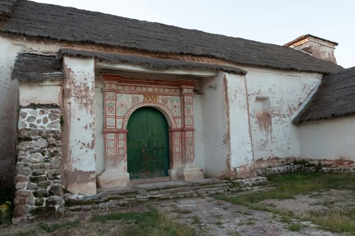 Frontis de la iglesia de Curahuara de Carangas. FOTO: Embajada de Estados Unidos