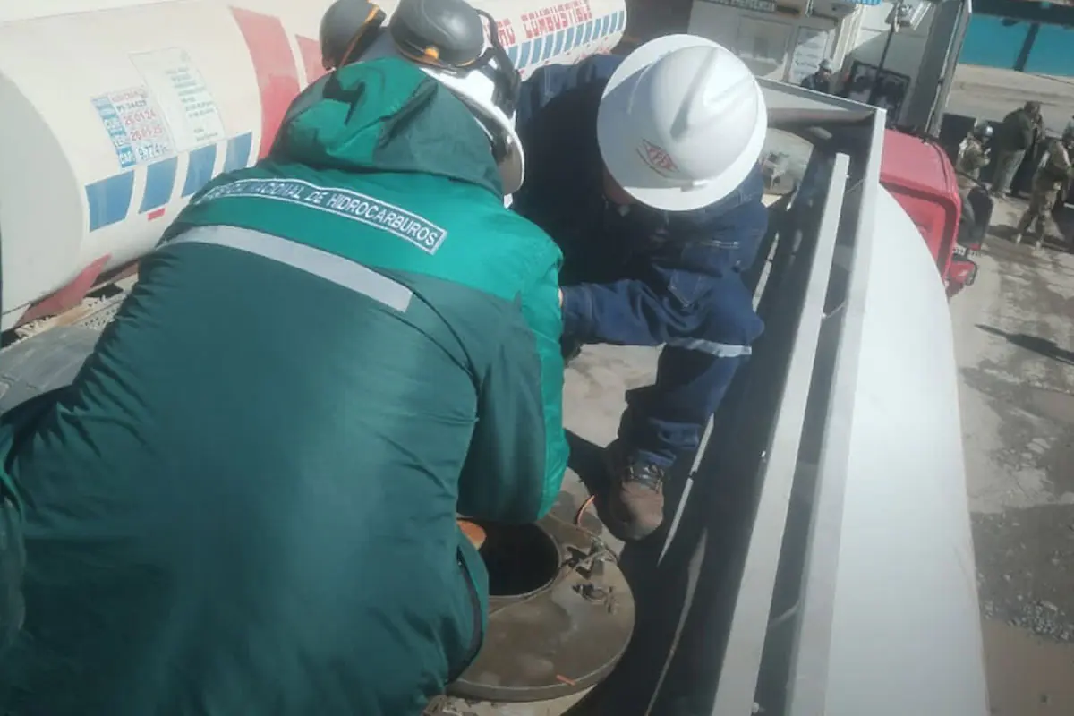 ANH verifica calidad de combustibles en Potosí junto a control social y transportistas