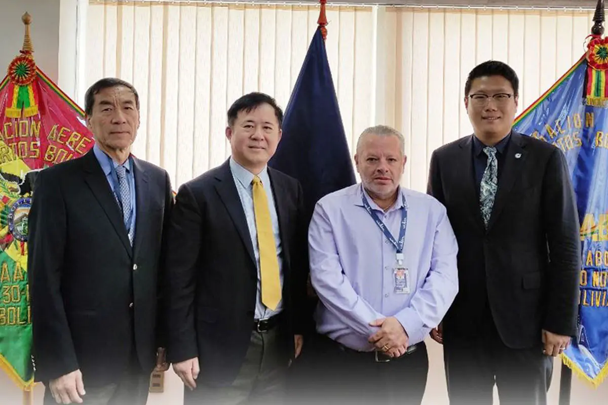 Bolivia y China estrechan lazos de cooperación aeronáutica