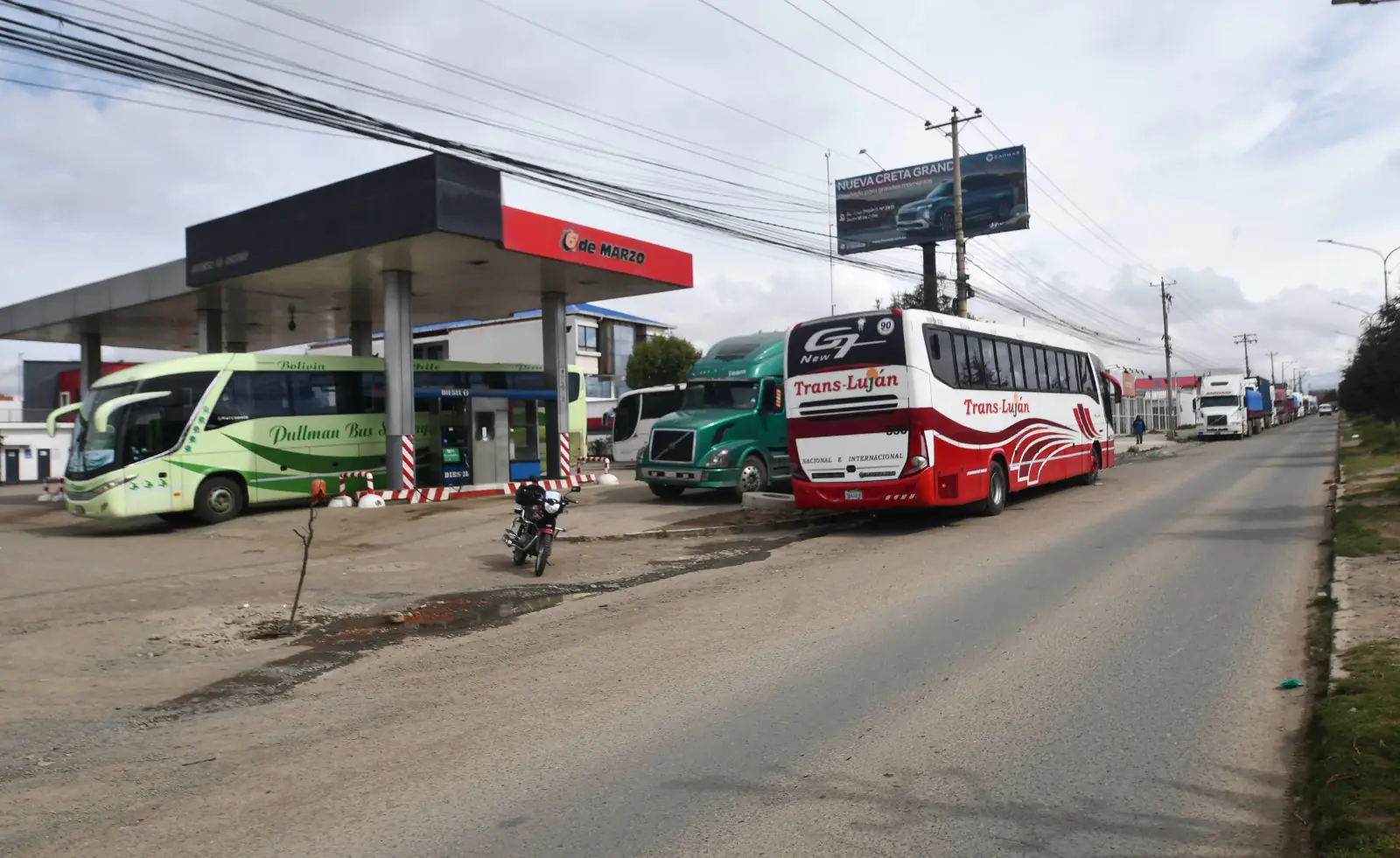 Estaciones de servicio en Santa Cruz reportan déficit de diésel