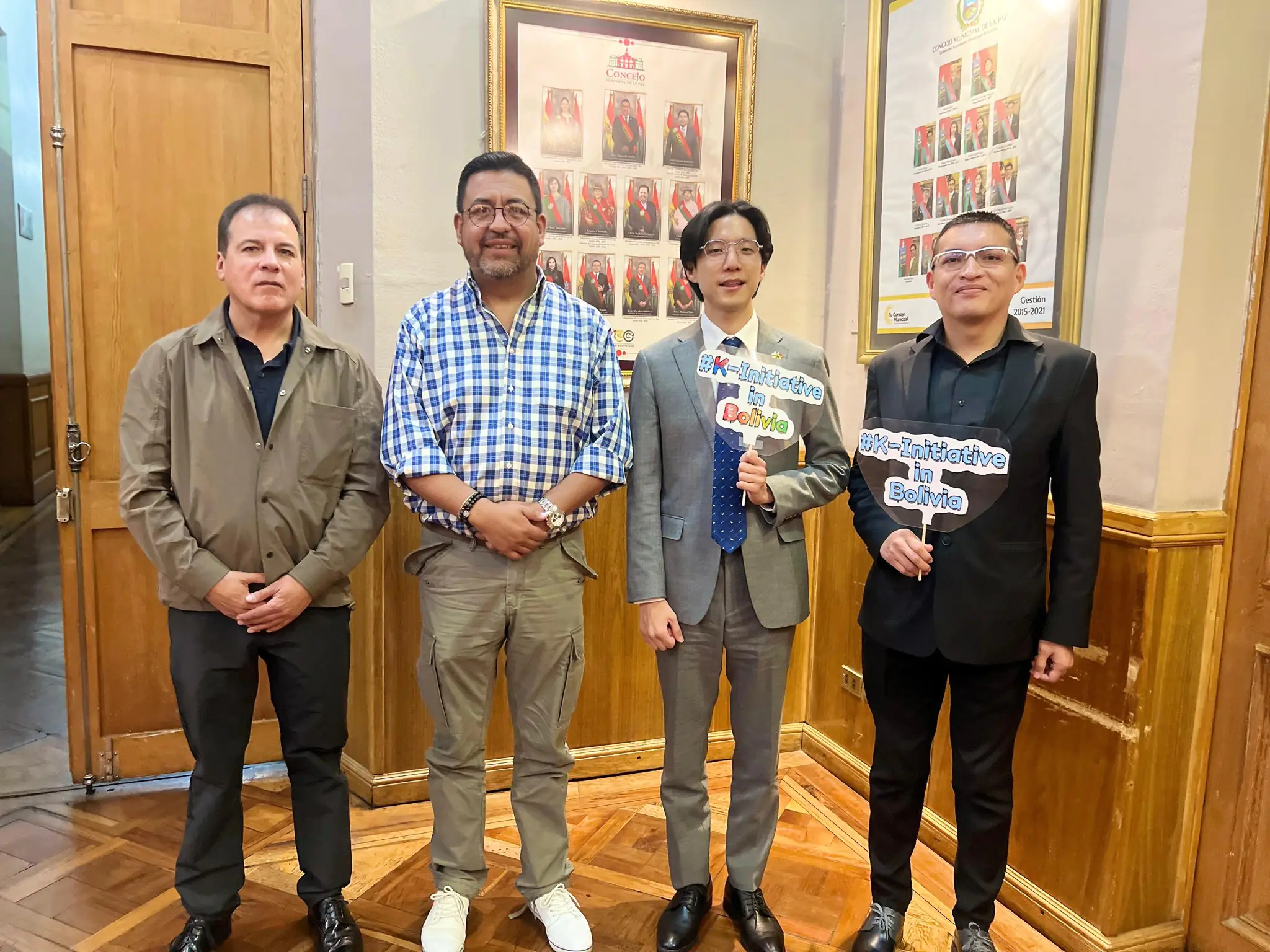 Conjcejales de La Paz y representantes de la Embajada de Corea. FOTO: RRSS