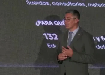 Espinoza presenta el PGE reformulado y lo remite a la Asamblea