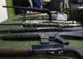 La Policía mostró el armamento decomisado /Policía Boliviana