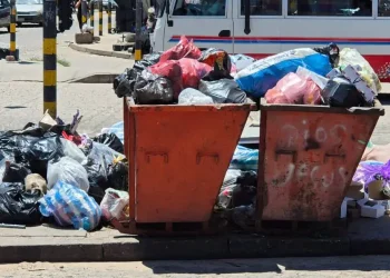 Los contenedores están llenos de residuos/RRSS