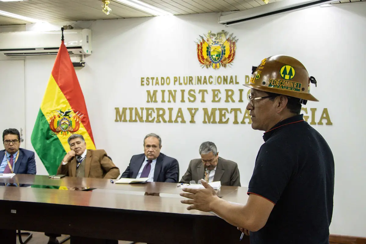 Minería y Fedecomin acuerdan agenda para fortalecer al sector cooperativo