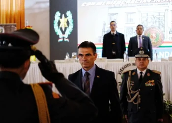 Paz cuestiona 20 años de sesgo ideológico en las FFAA
