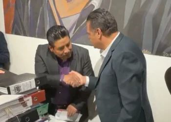Quispe y Revilla inician transición en la Gobernación de La Paz