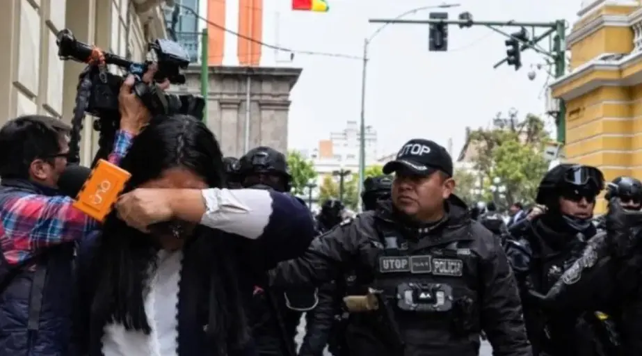 Gobierno rechaza agresiones a periodistas y garantiza protección