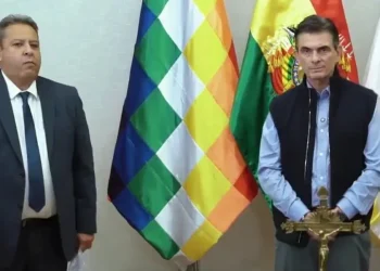 Paz posesiona a Sebastián Daroca como presidente de YPFB