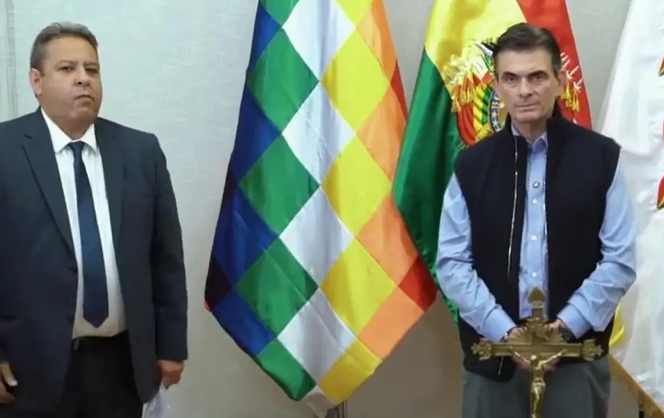Paz posesiona a Sebastián Daroca como presidente de YPFB