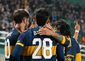 Boca golea a Defensa, estira su invicto y avanza a los octavos