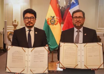 Bolivia y Chile firman acuerdo de liberalización de derechos de tráfico aéreo
