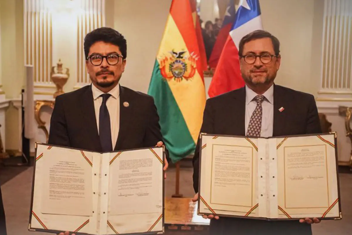 Bolivia y Chile firman acuerdo de liberalización de derechos de tráfico aéreo