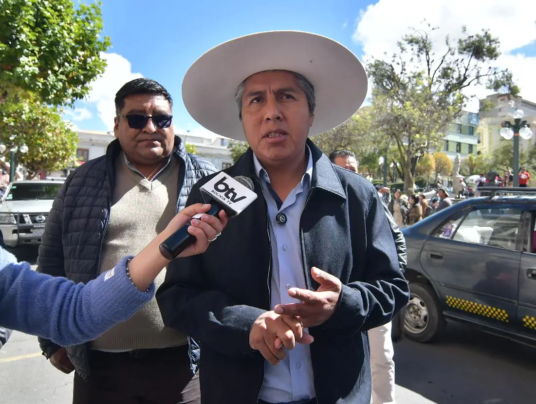 Sánchez plantea al Gobierno potenciar capacidades productivas de Oruro en cita con Paz