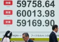 Un panel electrónico de cotizaciones muestra el precio de apertura de la Bolsa de Tokio/AFP